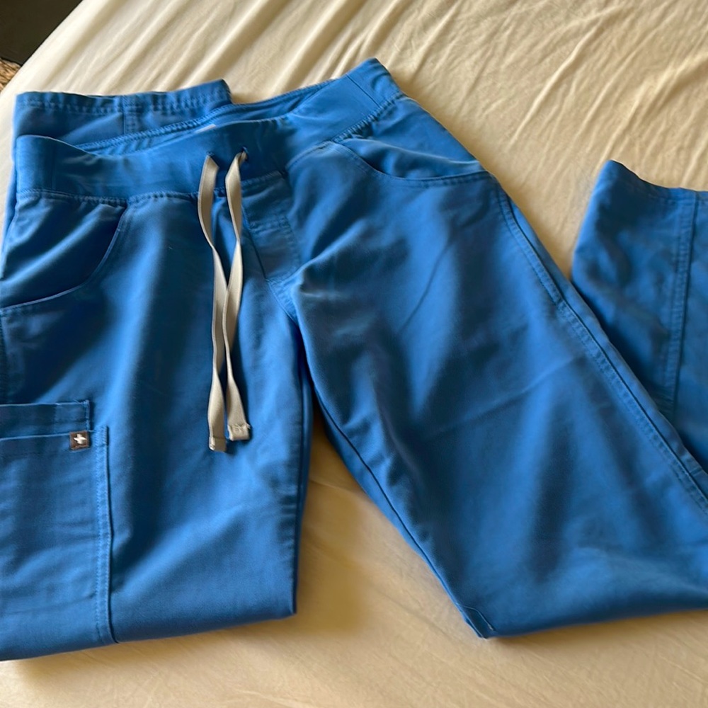 FIGS XS/P slightly worn as my top was damaged with bleach.
